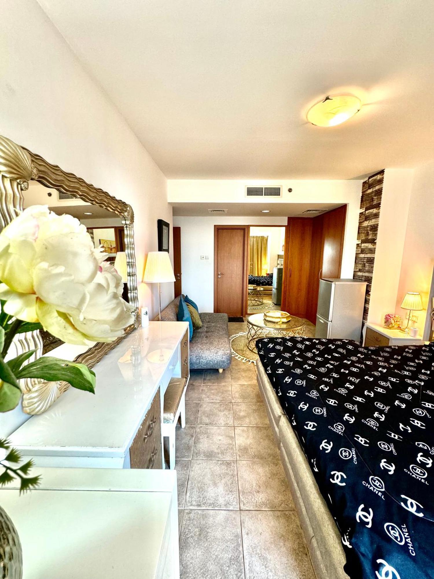 Travelers Backpackers Daire Dubai Dış mekan fotoğraf