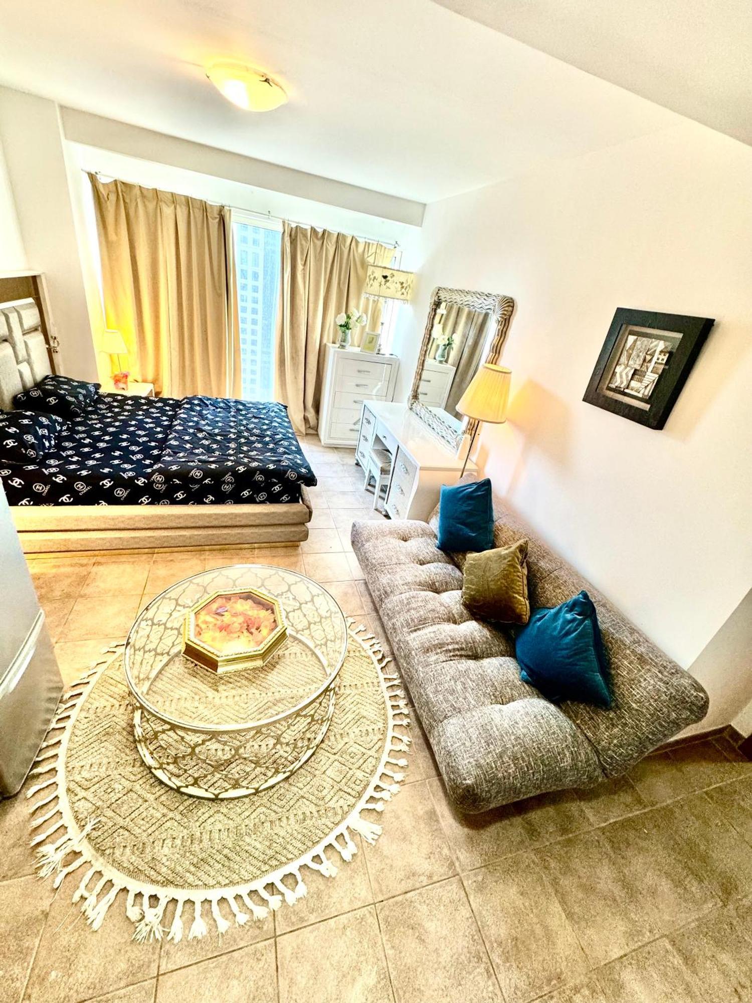 Travelers Backpackers Daire Dubai Dış mekan fotoğraf