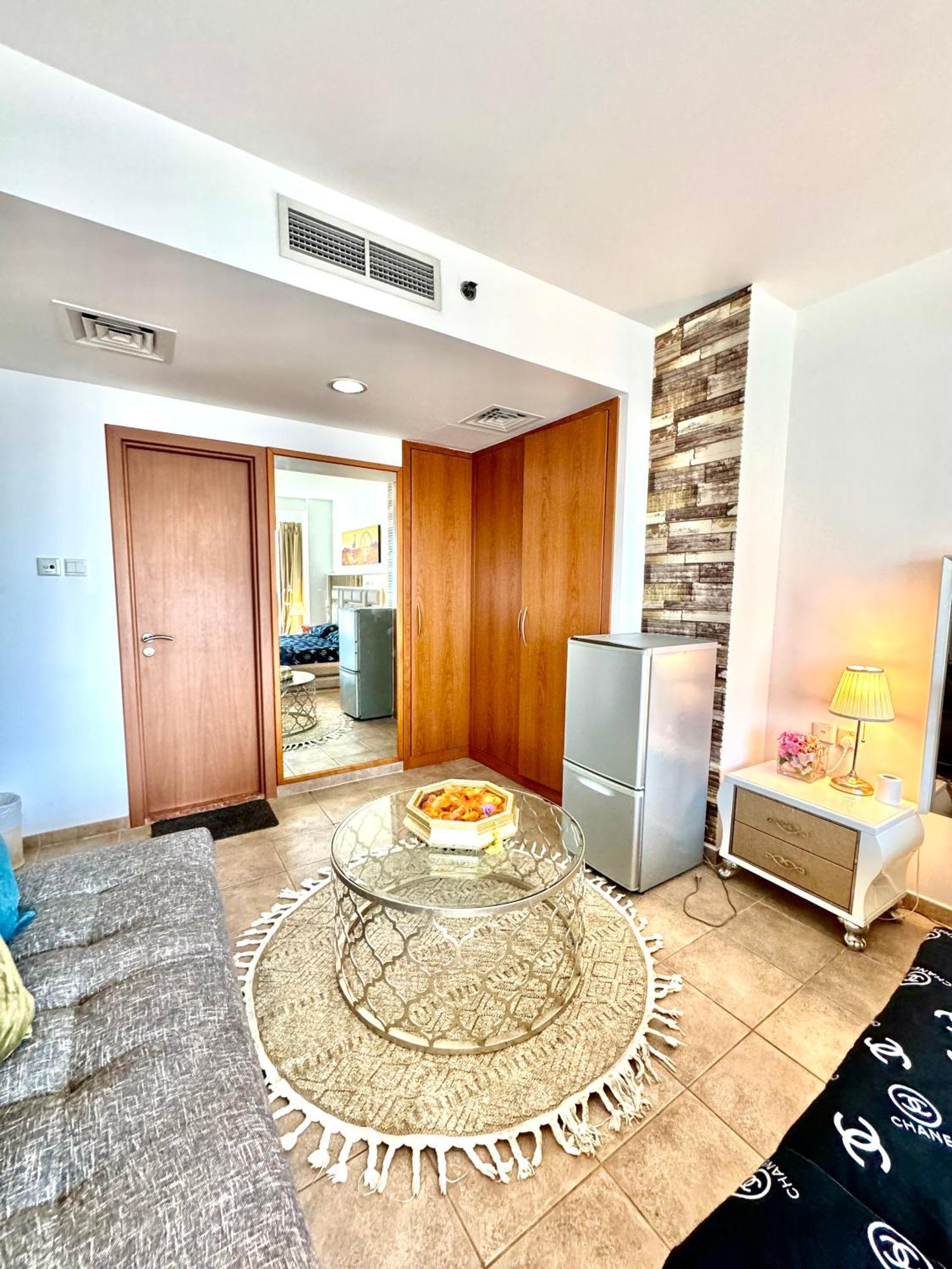 Travelers Backpackers Daire Dubai Dış mekan fotoğraf