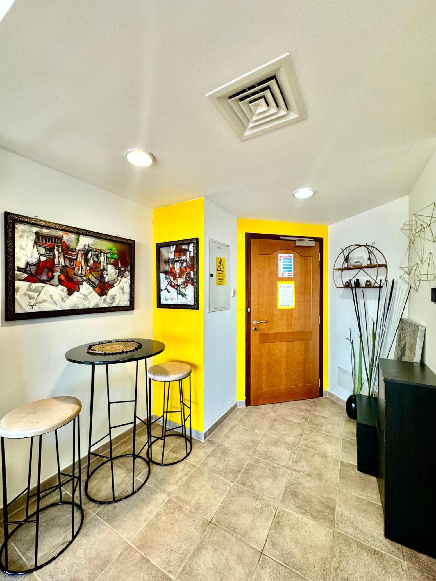 Travelers Backpackers Daire Dubai Dış mekan fotoğraf
